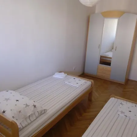 Guest house With Wifi 11825